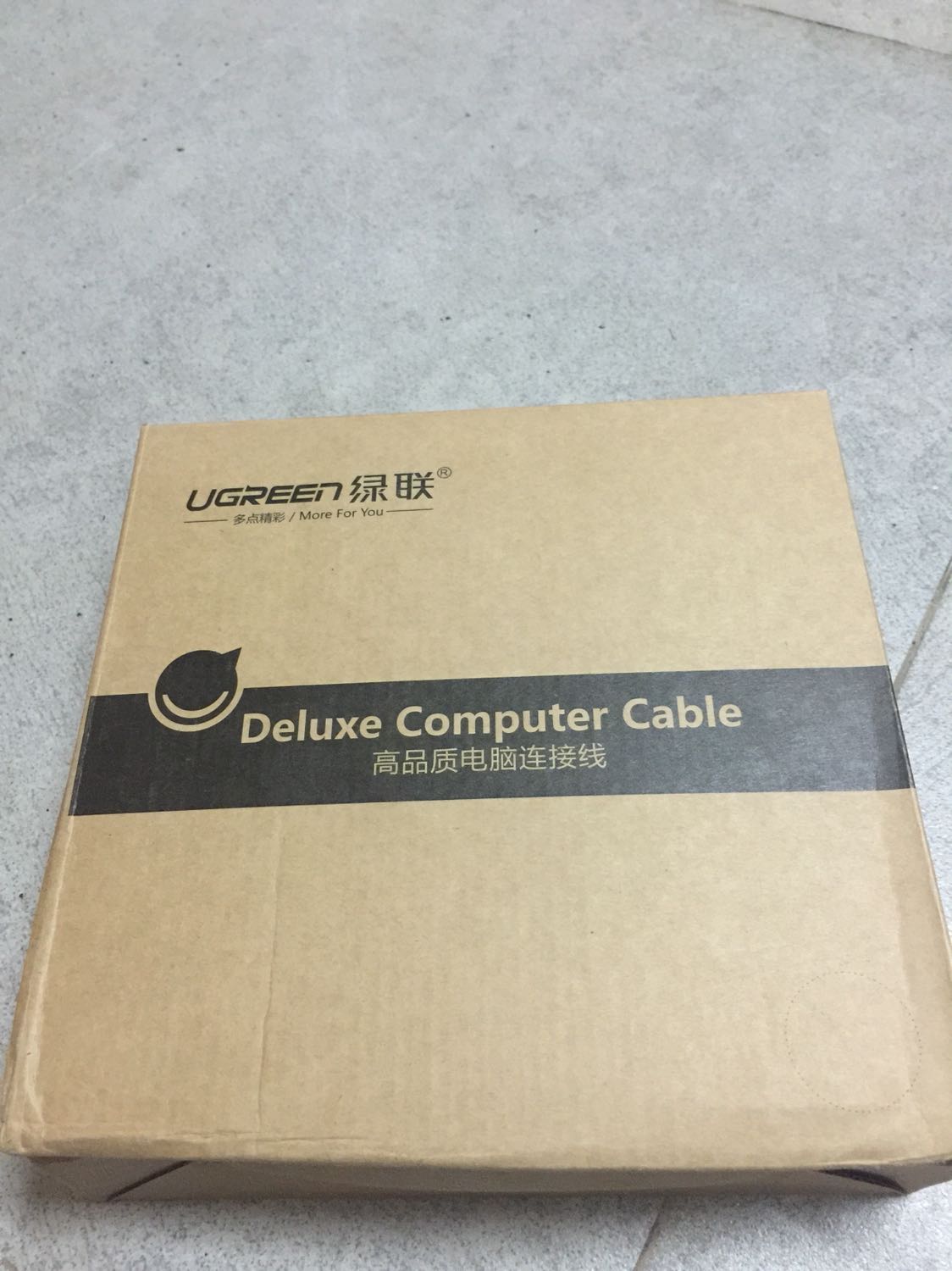 Cáp đúng chính hãng Ugreen lun, dây chắc chắn được gói trong bọc nilong bỏ trong hộp nhìn rất lịch sự. Đầu cáp dạng đúc nên ko sợ tụt như đầu cáp bấm thông thường. Theo như nhà sản xuất thì đạt chuẩn cat6 nên tốc độ truyền tải nhanh. Vỏ bọc ngoài dây khá cứng chứ ko mềm như các loại cáp thông thường cho các bạn thoải mái đi dây ko sợ ảnh hưởng chất lượng bên trong. Sản phẩm còn nhiều kích thước khác nhau phù hợp với nhu cầu của nhiều người. Chúc các bạn mua sắm vui vẻ!