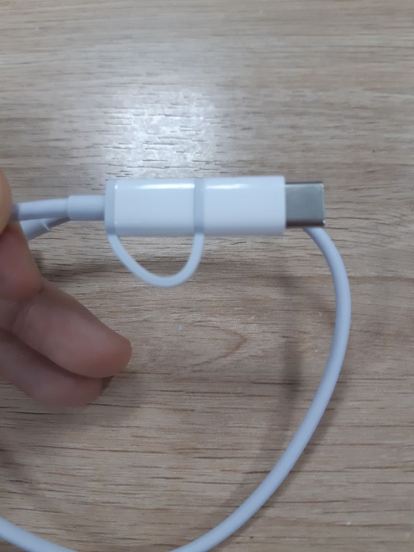 Đây là lần thứ 2 mua sản phẩm này rồi. Cái trước mua lâu lắm rồi vẫn dùng tốt lắm. Vì cần nên mua thêm thôi. Khớp nối chắc chắn đến lúc khớp vào nhiều lúc muốn thoái hai đầu nối cũng hơi mệt ấy. Nhưng cá nhân mình thấy đây là sản phẩm hữu ích với mình tiện dụng. Nếu dây có thêm nhiều màu sắc nữa thì tốt.