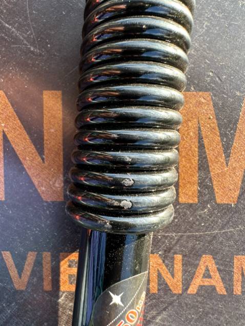 Không còn gì để diễn tả thêm, hàng đổi trả mới nhận kiểm tra lại chỉ thấy thay cái tem , còn hàng thì vẫn y nguyên lỗi như lúc trả, còn cả sơn lem nhem trên tay cầm sau đó đóng gói rồi chuyển lại cho người mua. Thât là kiểu làm ăn *** đảo, chộp giật coi thường khách hàng. Yêu cầu Tiki hoàn lại tiền