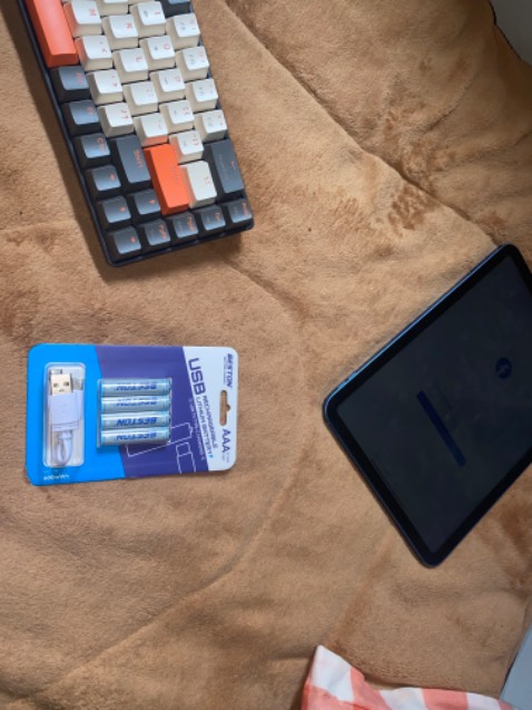 Gói hàng kĩ, dùng tốt, đang dùng cho bàn phím. Sạc khá nhanh.