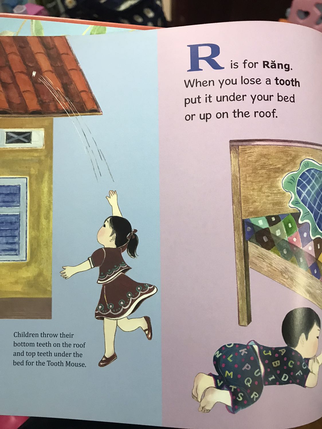 Sách song ngữ, mới, đẹp, có nhiều nội dung thú vị về Văn hoá Việt Nam mà mình chưa biết. Mình cũng rất thích minh hoạ của cuốn này. Cảm ơn tác giả. Cảm ơn Tiki.