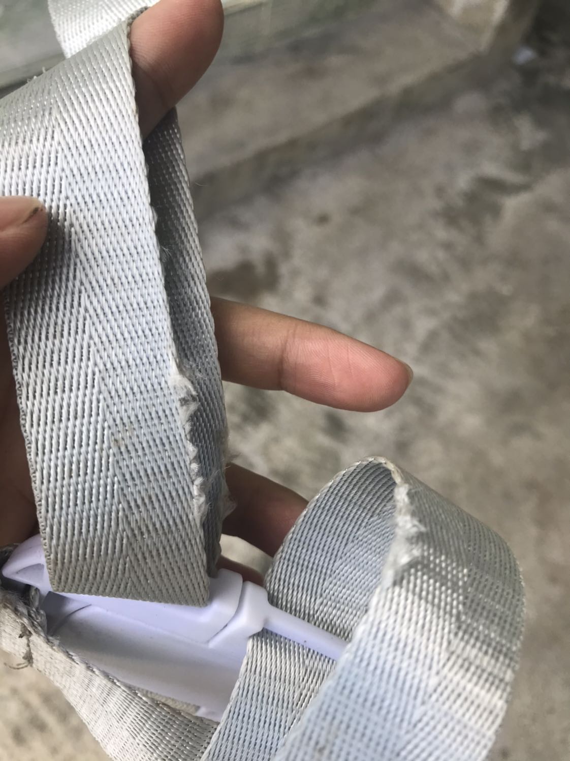 Tôi mới nhận được hàng.do k kiểm tra giờ mở ra thấy ghế như vậy.chân ghế thì rỉ sét.dây beo thì bị nv.mong tiki có thể đổi cho tôi