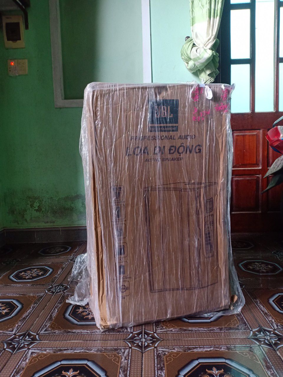 loa nghe rất hay,bass lực,  mic nhẹ,