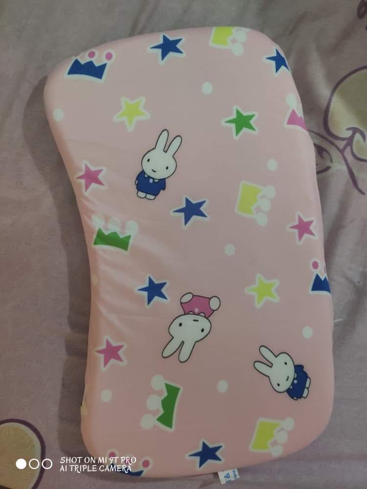 êm lắm tháo ra vỏ giặt rất thuận tiện, bên trong là cao su rất mịn , để lãnh lương mua thêm cho con nó nằm