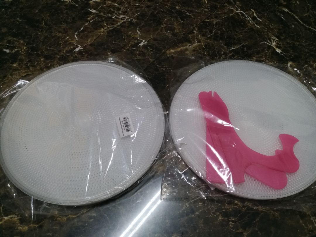 Đóng gói sản phẩm đẹp. Nhưng giao 2 sản phẩm mà 1 sản phẩm đủ, 1 sản phẩm thiếu. Bây giờ tôi muốn có giá đỡ thì sao nhỉ? Mong Tiki hỗ trợ cho tôi để sử dụng các món một cách tốt nhất. Cảm ơn Tiki.