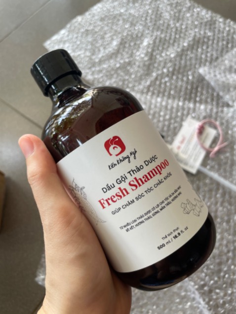 Sp như hình.
Hơi lỏng nhưng mình thấy lỏng dễ gội.
Sau khi gội cảm giác dễ chịu, thư thái.
Mình ko cần dùng dầu xả nhưng khi tóc khô vẫn mượt