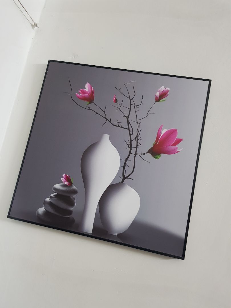 Tranh đc gói bọc kỹ càng, khui ra hết cả hơi. Thực sự đẹp, nét in rất sắc nẻt.