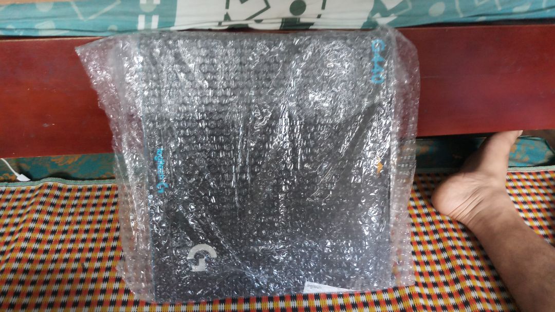 Đã nhận hàng, có vẻ tốt, đóng gói cẩn thận. Tuy nhiên logo lại màu trắng chứ không xanh như quảng cáo? Thích và mua sp này 1 phần vì logo màu xanh, ko hiểu sao hàng nhận đc lại là logo trắng?