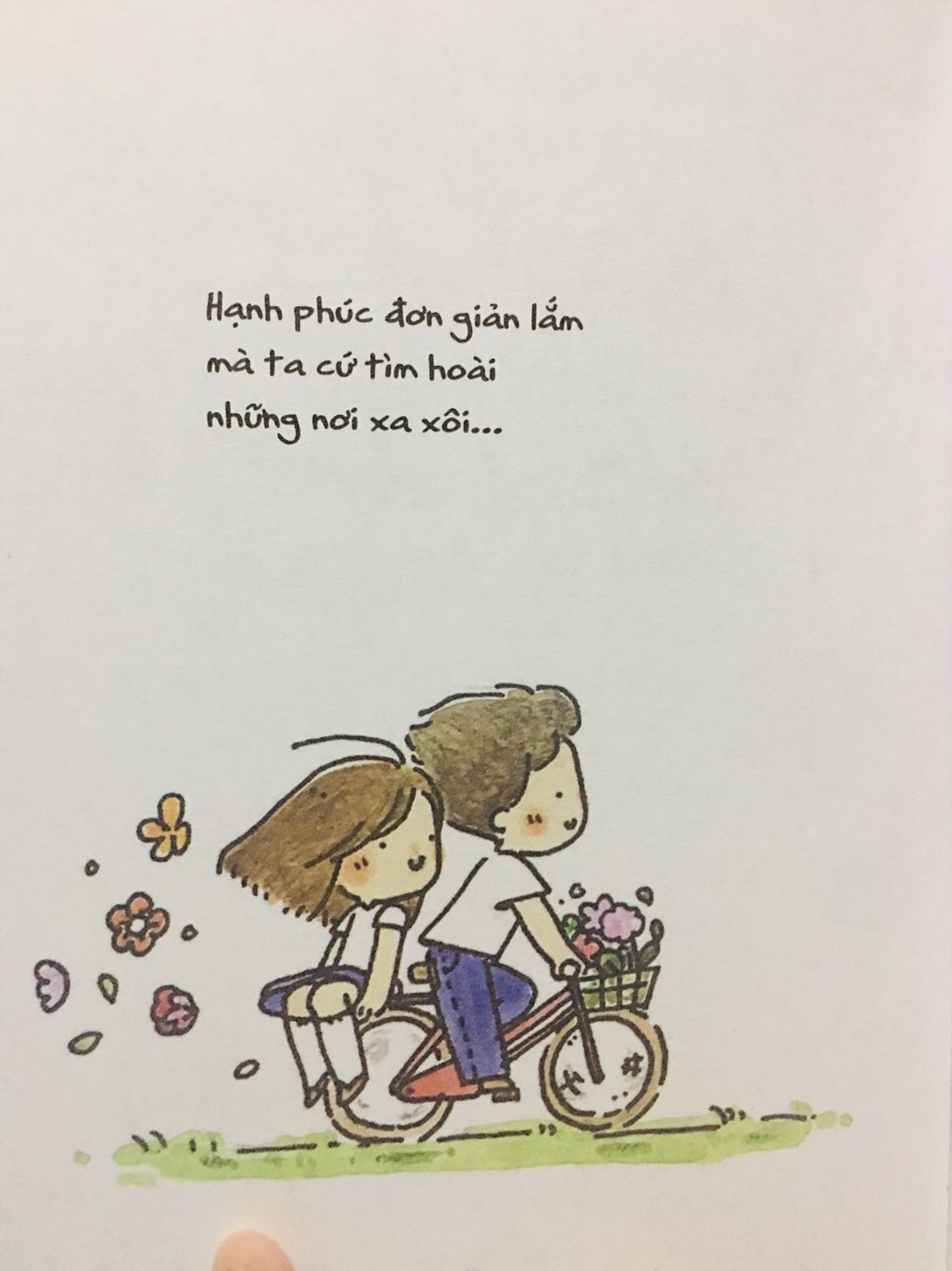 Sách của anh chú nhà tui thì xinh với xịn khỏi phải bàn rùi, mở ra sách thơm cực lun í, postcard cũng đáng iu lắm
Chữ ký xinh lắm lun, lại còn màu xanh lá tui thích nữaaaa
Nhưng khâu xử lí hàng hơi lâu với cả đóng gói hơi sơ sài, sách của tui còn bị bẩn 1 chút ở gáy😢