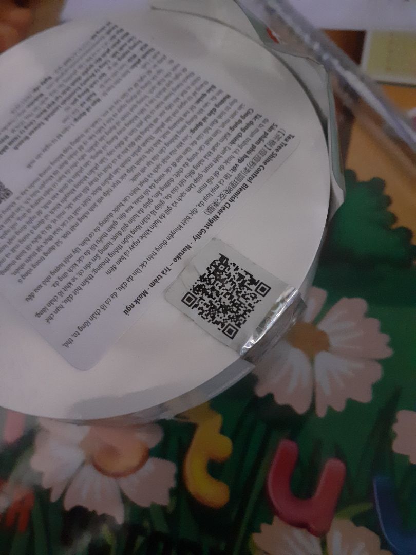 bao bọc ok nhưng phần tem thì hơi kì lạ :) 
như bị bóc ra rồi dán lại vậy không biết sản phẩm có đúng chính hãng không nhỉ :)