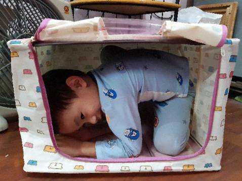 Chả hiểu sao, mua về cu con nó mê mẩn, cứ như cái nhà của nó vậy, chạy vào nằm co ro như đúng rồi, trông ghét lắm cơ ấy!!! hihi. Cảm quan nhận xét, rất phù hợp với mình, nhà cửa bề bộn, túi này cất trữ được khá nhiều đồ luôn!! có thể chăn màn, có thể quần áo, có thể thú bông, có thể đồ đạc của trẻ em!! Nhìn chung là ưng, ngày trước tôi có mua bên link ngẫu nhiên, nay có link chọn màu, Thích mắt lắm!! cảm ơn shop nhaa. sẽ ủng hộ tiếp cho sp này!!!!