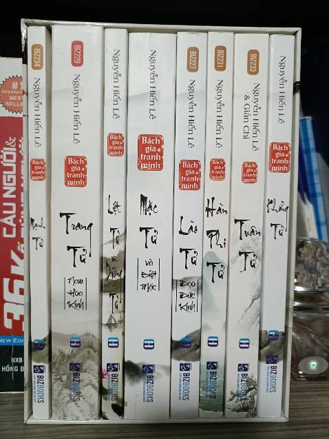 Mình mua Combo, nhưng bộ sách góp nhặt từ các kỳ xuất bản khác nhau nên chắc vì thế nhìn ko đồng đều về mặt hình thức.