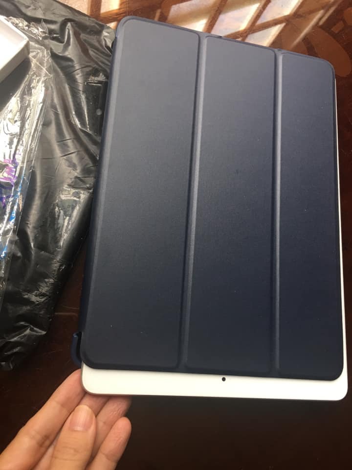 Shop ghi thông số sp là 10.2 inch mà khi giao hàng thì giao 9.7 inch nên ko dùng được. Gửi yêu cầu đổi hàng từ 20/11/2021 mà tới nay là ngày 5/01/2022 vẫn chưa thấy giải quyết. -.-