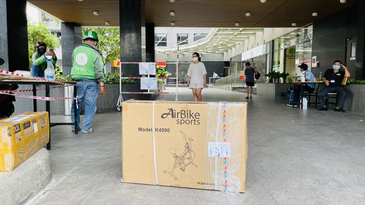 Máy khá chắc chắn, nhỏ gọn 
Lúc đầu tưởng cũng dễ lắp ráp nhưng phải mất gần tiếng đồng hồ, chắc do chưa quen.
Mở youtube lên xem dễ hiểu hơn trong cuốn sách hướng dẫn mặc dù có tiếng việt nhưng hình nhỏ quá ko hình dung được. Nhiều bù *** ốc vít nên phải người thích lắp ráp thì ok.
Phù hợp gia đình, giá cả phải chăng. 5 sao nhé