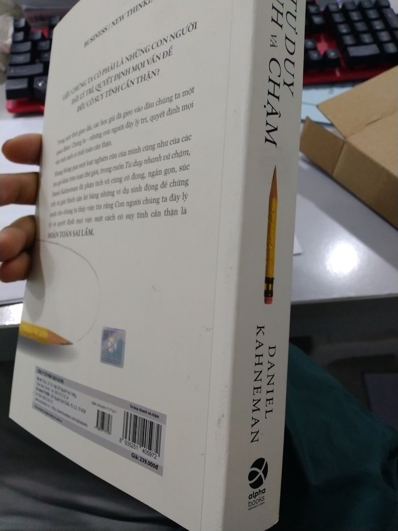 nội dung thì chưa đọc nên mìn review sau.  giao hàng của tiki thì rất nhanh. hôm nay đặt hôm sau là có. Nhưng phần đóng gói sản phẩm rất tệ. sách không có bọc. bìa sách bẩn. mép sách thì con vênh. Mình cảm thấy sách đã qua dụng. hi vọng tiki liên hệ và đổi cho mình