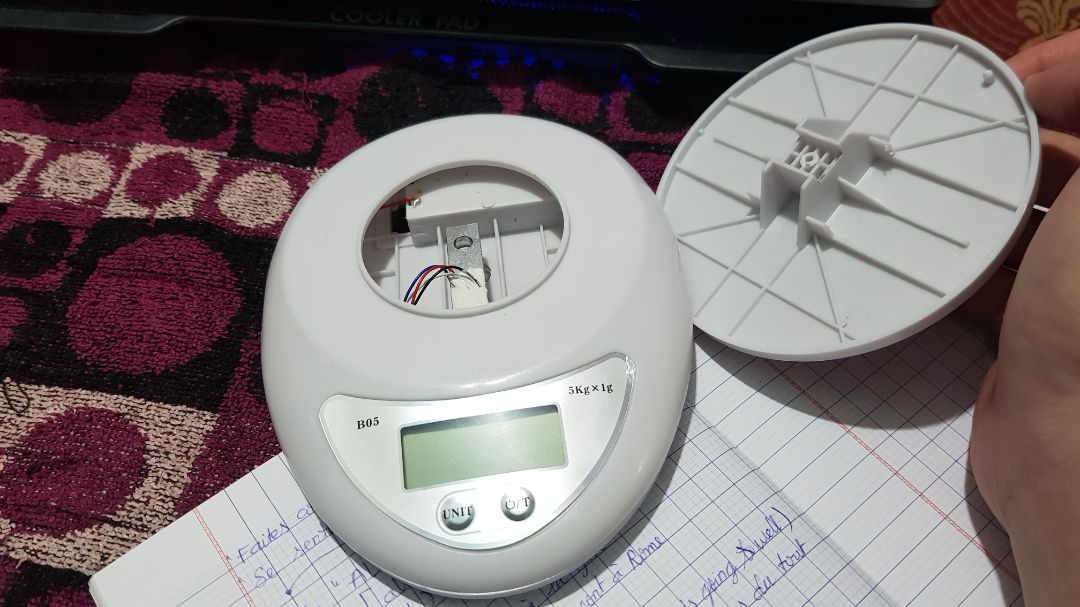 ko chắc có fải do phía vận chuyển hay ko nhưg khi vừa mới nhận đc hàg & kiểm tra thì thấy tan hoang như vầy. ko nhẽ lại f mua máy #? mông lung như 1 trò đùa