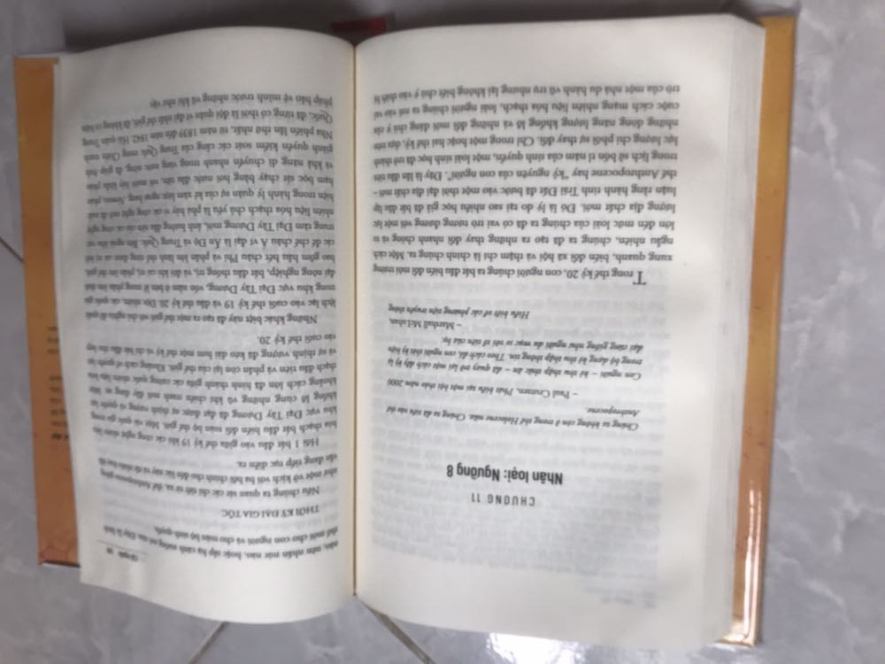 Giao một cuốn sách bị ngấm nước. Tôi mua sách mới chứ có phải mua sách cũ đâu. Tệ!
Đề nghị nên có nút “âm” 5 sao để đánh giá cho phù hợp với dịch vụ lần này!
