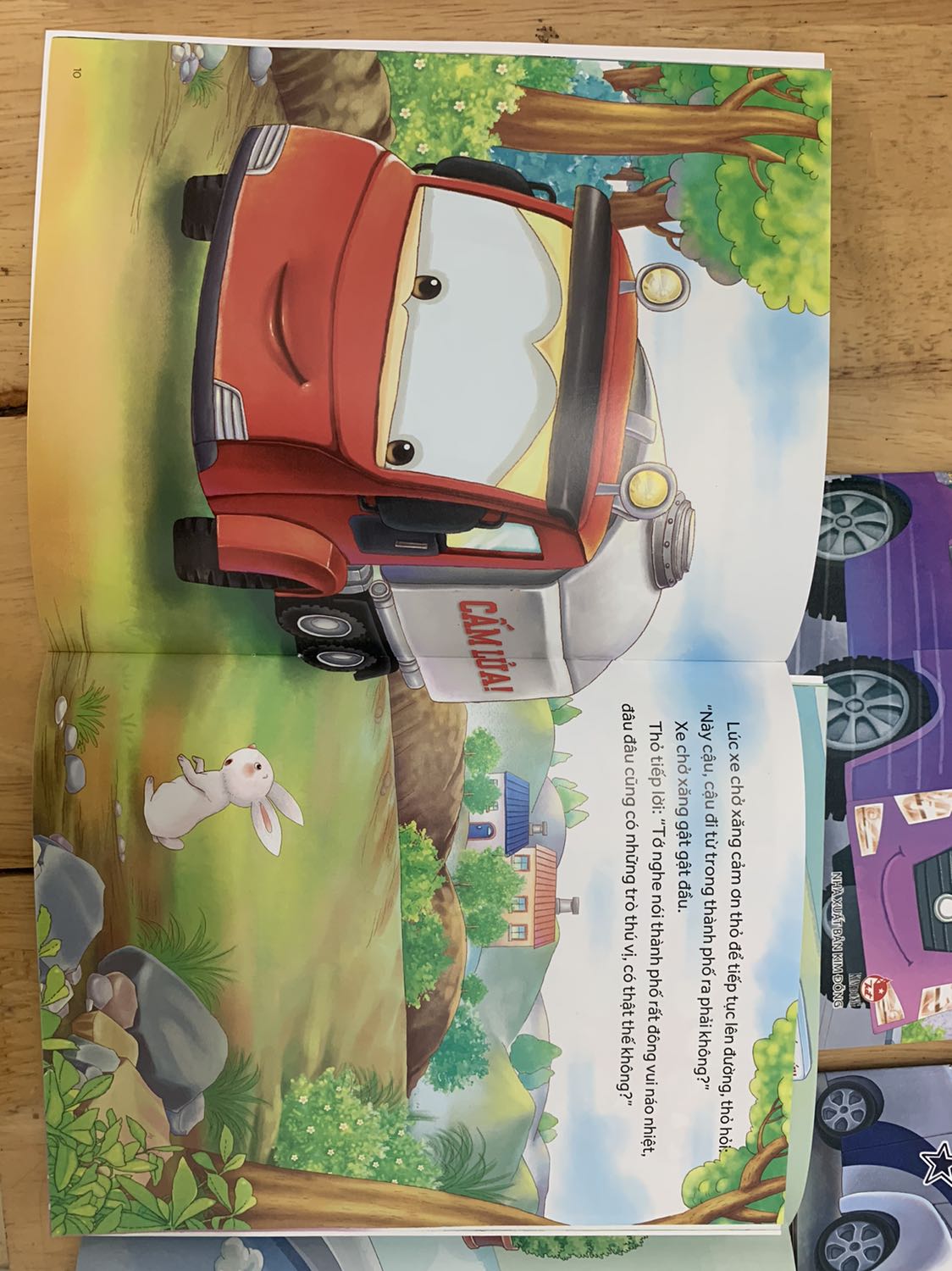 Bé nhà mình bé trai nên rất thích những thể loại như thế này. Hay xem rất nhiều lần