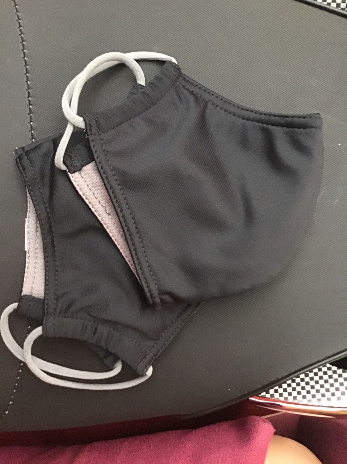 Khẩu trang chất liệu mềm mại, giá hơi cao nhưng sản phẩm tốt