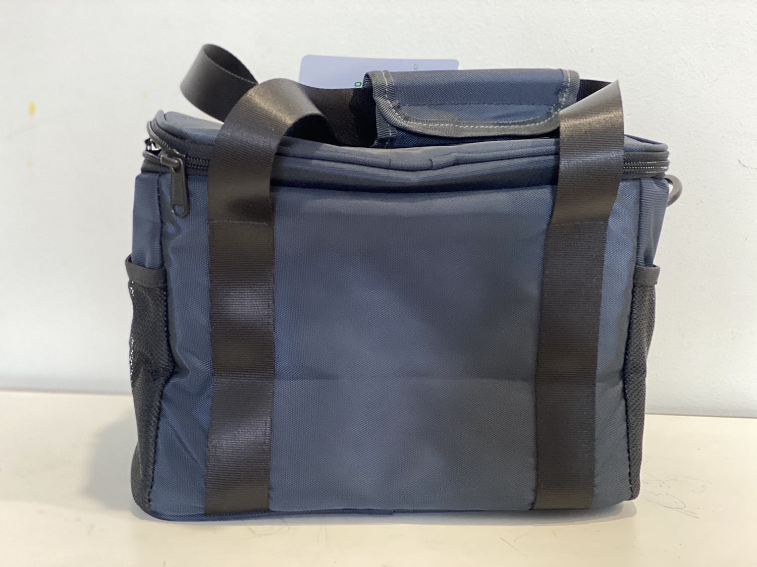 Túi to đựng được nhiều đồ. Chất lượng hoàn thiện tốt, chắc chắn và đẹp. Tặng thêm đồ đựng giữ nhiệt đựng nước khá tiện lợi.