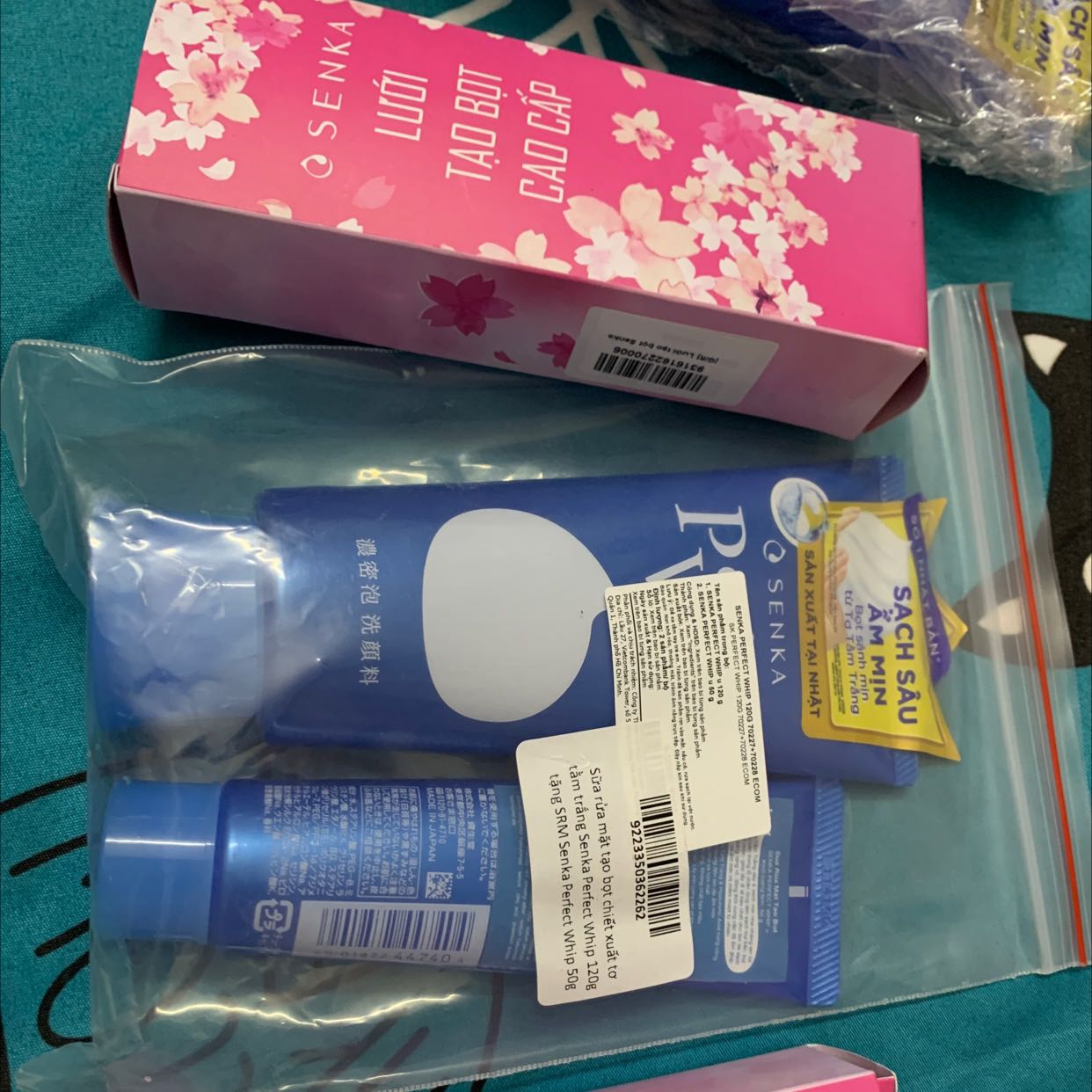 Giao hành nhanh hơn dự kiến 2 ngày, đóng gói cẩn thận lắm luôn (có dán sticker cảnh báo hàng dễ vỡ 😄), sản phẩm chuẩn hàng, được tặng quà lưới tạo bọt. Tks shop nhiều