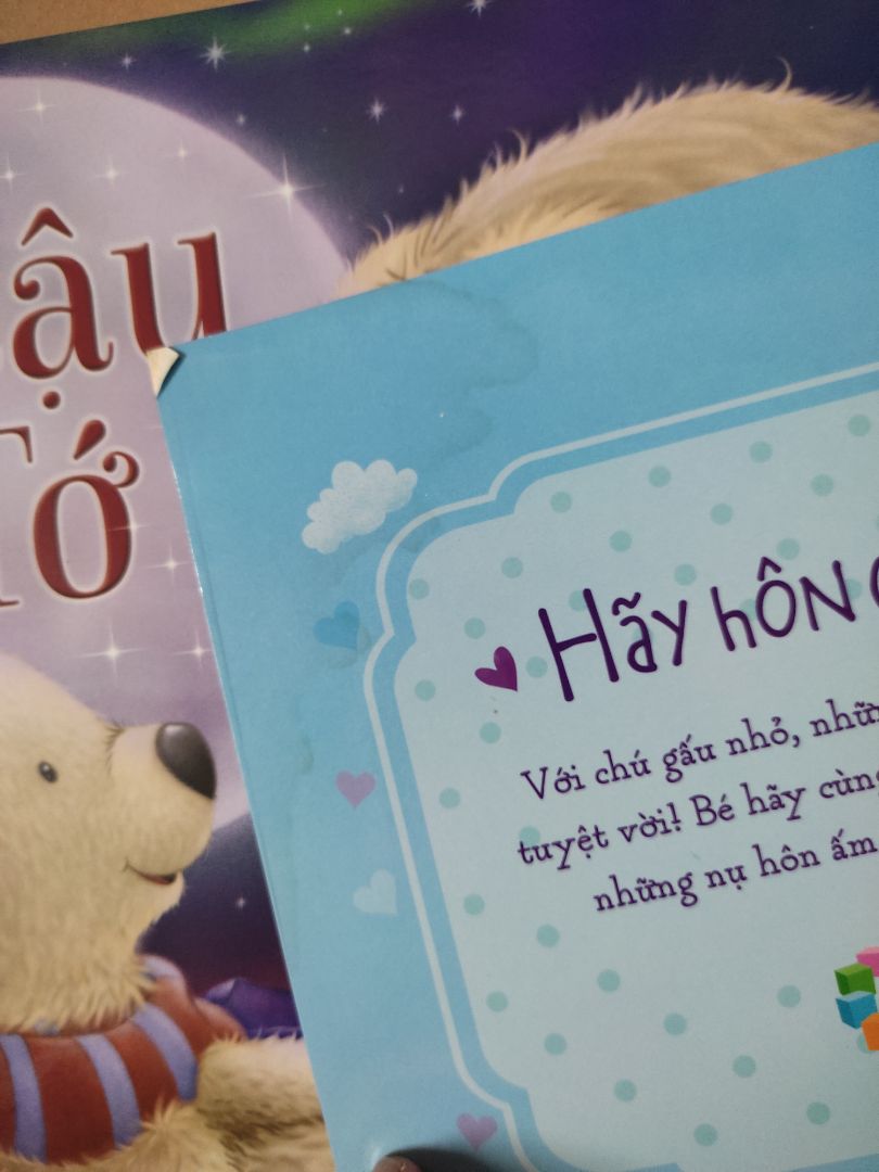 Sách có dấu vết từng bị thấm ướt góc, kiện giao hàng nguyên vẹn nên lỗi này chỉ có thể khâu bán không kiểm tra hàng. Và vì mình cũng ko có nhiều thời gian nên ko hoàn đổi.