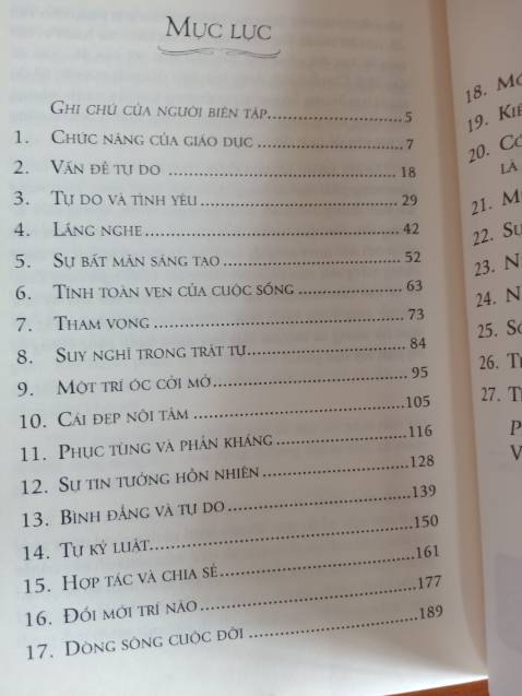 Ai thích tác giả thì cứ mua nha, bảo đảm không làm bạn thất vọng đâu, mình chụp thử mấy trang để các bạn tham khảo nha.