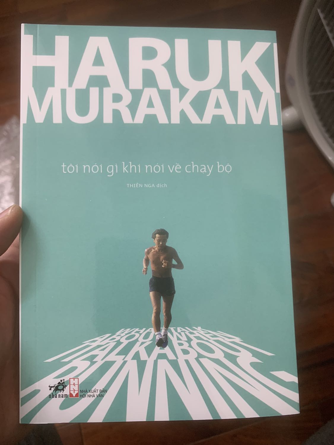 Sách được bọc bảo vệ, đóng gói cẩn thận, chất lượng giấy in đẹp, rõ nét. Ship nhanh 2h đã nhận được hàng