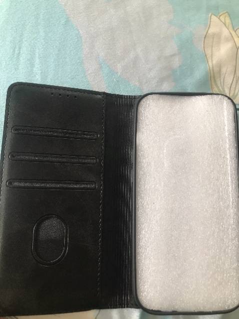 Sản phẩm đẹp, da chắc chắn mềm mịn. Giao hàng nhanh, đóng gói hộp rất kĩ, hít nam châm chắc chắn, bao da có ngăn đựng tiền và thẻ rất tiện lợi. Thấy có shop đăng hình ảnh giống shop này mà giá rẻ 1 nửa, mua về thì không chuẩn như quảng cáo. Shop này mình thấy rất chuẩn và ok nhé, rất đáng tiền!