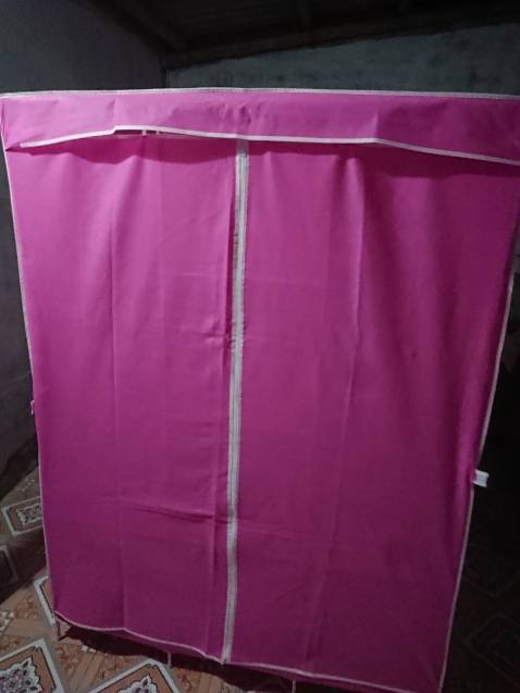 Sản phẩm giống như mô tả, Tủ nhẹ, Lắp ráp dễ dàng, Giá cả hợp lý với những người chi phí thấp và di chuyển đồ đạc nhiều như tôi . Tủ vải này dùng đựng quần áo thì được. Vải cotton dễ rách, lưu ý dùng tủ vải hạn chế bỏ vào các đồ kim loại, những đồ sắc nhọn.