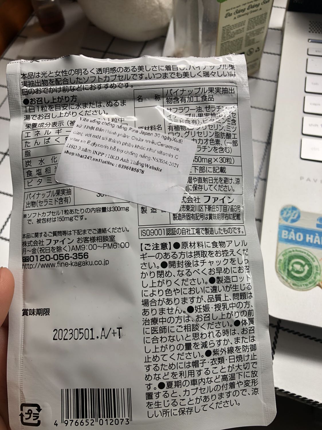 Mình mỗi ngày đều uống một viên để chống nắng, phải chi biết đến viên chống nắng sớm hơn thì có lẽ giờ da dẻ cũng đẹp hơn ?Nhưng mà mình mới uống cũng chưa biết tác dụng thực sự như thế nào nhưng mà giá cả cũng hợp lý ah mọi người dùng cái này cũng an tâm hơn rất nhiều kể cả ở trong phòng hay làm việc máy tính nhiều không cần phải lúc nào cũng bôi kem chống nắng liên tục không tốt cho da, với lại nếu có ra nắng thì mọi người cũng nhớ che chắn thêm vs bôi thêm kem chống nắng heng, ở nhà thì mình không bôi hehe ? Cảm ơn shop cảm ơn tiki giao hàng nhanh chóng ??????