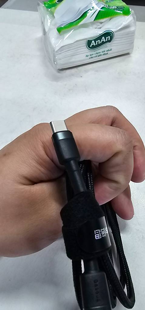 Tốc độ sạc tốt, hoàn thiện đẹp, vỏ bọc mềm, đầu cắm chắc chắn