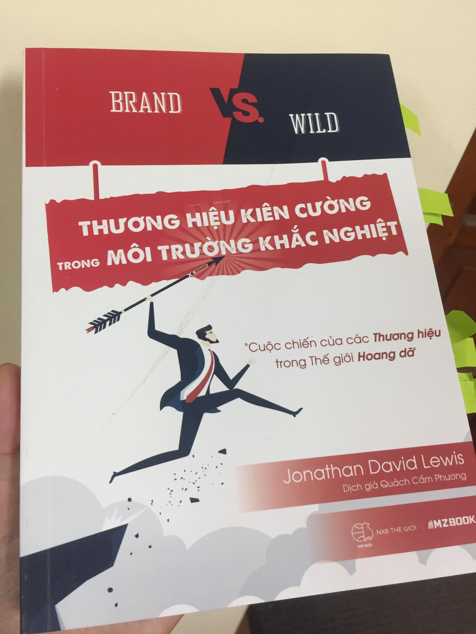 Mối liên kết giữa sự sinh tồn giữa thế giới hoang dã với sự tồn tại của thương hiệu trong môi trường kinh doanh được tái hiện khá sinh động. Biến động của môi trường kinh doanh hiện tại trong mùa covid cũng khắc nghiệt không kém thiên nhiên hoang dã, khó khăn mang tính khách quan và cả những khó khăn nội tại chồng chất lên nhau khiến doanh nghiệp ngày càng hỗn loạn hơn. Làm thế nào để tồn tại - một câu hỏi khó không có lời kết nhưng minh chứng tồn tại của Burger King, IBM, Apple hay thậm chí là Lego đáng để cuốn sách này đưa vào top sách nên đọc.