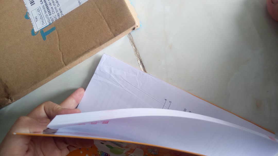 trời mua giao hàng cho khách thì để sách ướt như vầy
rồi trang cuối còn bị nhăn nheo
khó chịu ko tã được 
biết vậy lúc đầu chọn nguồn cung cấp là nhà sách fahasa trời mua giao hàng cho khách thì để sách ướt như vầy
rồi trang cuối còn bị nhăn nheo
khó chịu ko tã được 
biết vậy lúc đầu chọn nguồn cung cấp là nhà sách fahasa