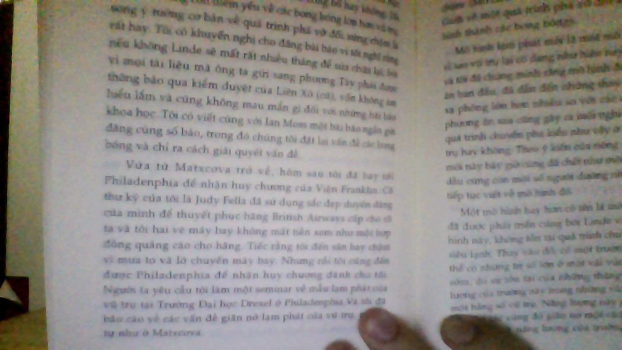 Sách rất hay đọc rất dễ hiểu  lôi cuốn người đọc vào 1 thế giới vũ trụ