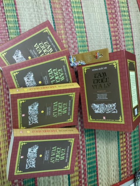 Hài lòng, sách đẹp, đọc vừa cuốn, vừa có dễ nhớ những thông tin.