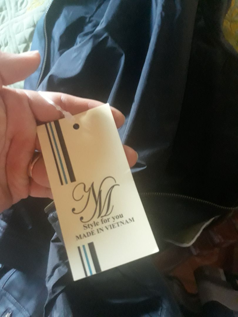 mh 50kg đặt size M mà rộng rinh ah. có thể đổi lại cho mh chiếc nhỏ hơn đc ko vì trên mác áo cũng ko ghi size áo đó là bao nhiêu