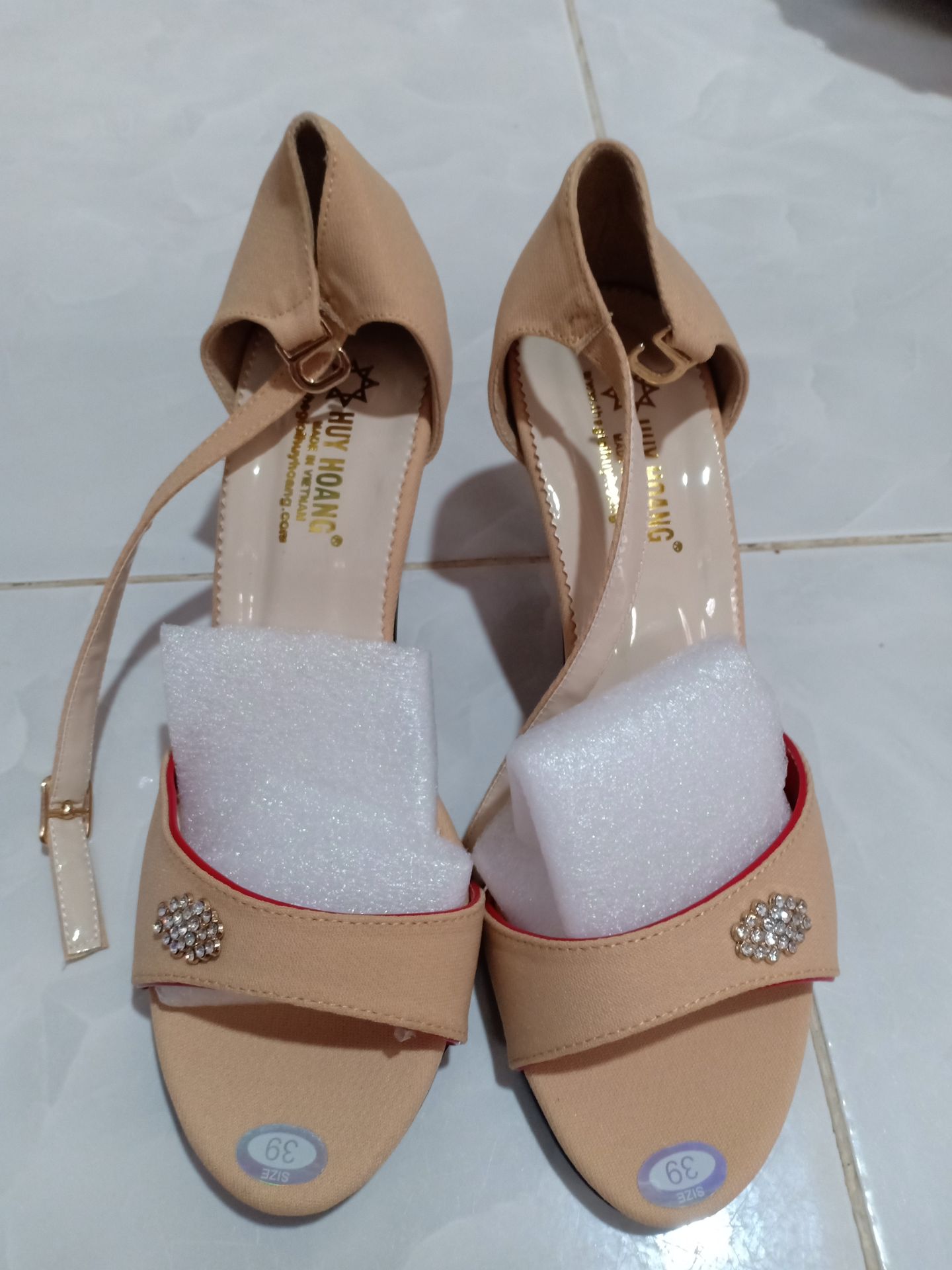 giày nữ đẹp và rất tốt nhìn vào thấy rất sang trọng màu sắc quá đẹp