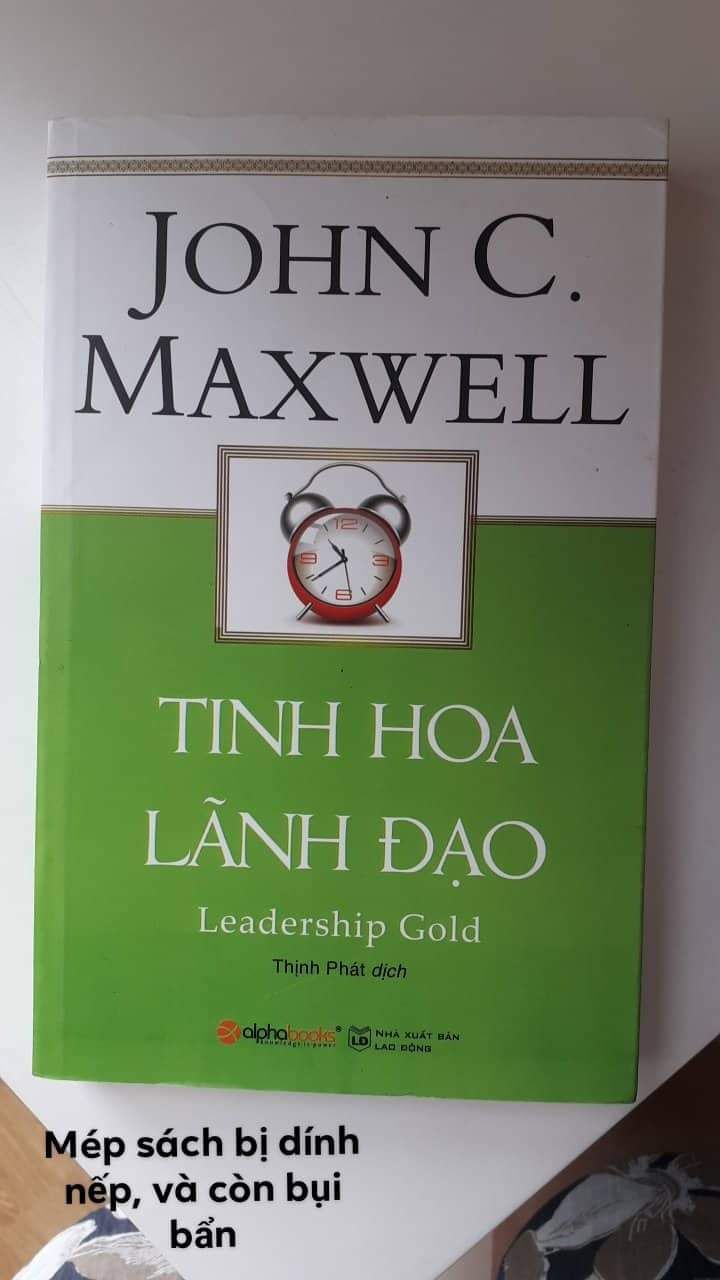 Mình đặt hôm qua và nhận hàng hôm nay. 
Chưa nhận xét nội dung sách vội vì giờ nhìn quyển sách này mình thực sự mấy hết cảm tình. Mua sách ở Tiki đã lâu mà chưa gặp ca nào mà tức giận đến thế này. Các bạn có coi thường khách hàng quá không vậy? Các bạn giao cho mình một quyển sách lấm bụi, cát bụi còn in lên hẳn gáy sách và cả trong trang sách; trang sách thì quăn, gấp nếp với nhau, như kiểu đã có ai đọc vậy; bìa sách thì "được bảo quản" tệ hại, gáy có nếp gấp, hơi quăn thêm lớp xốp bụi ??. Thật tệ hại ?. Không biết các bạn định đuổi khách hàng đi hay sao mà làm ăn như thế này. Nếu biết trước "được tặng" một cuốn sách thế này thì mình thà mua sách cũ từ các hội sách cũ còn hơn, vừa rẻ lại còn được bảo quản tốt hơn ??.