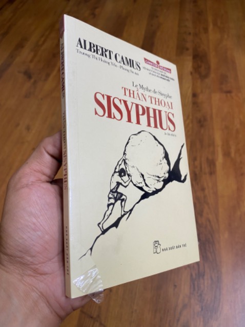 Sách đến tay mới nguyên seal, ko móp méo gì, thực tế trông hơi nhỏ và mỏng, nói chung là ok.