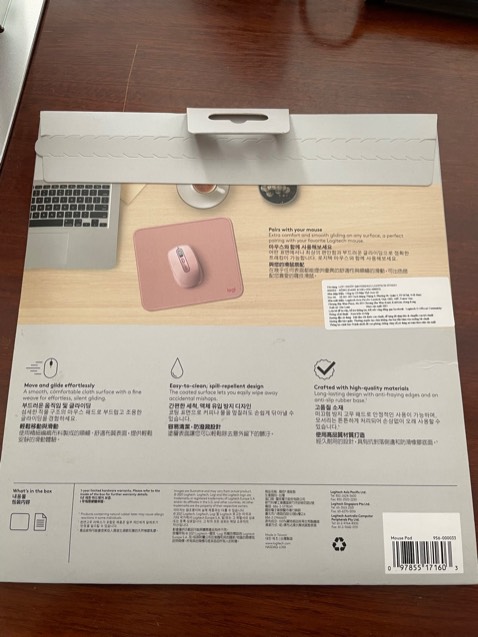 Miếng lót đẹp, di chuột mượt mà, hộp đựng xịn xò.