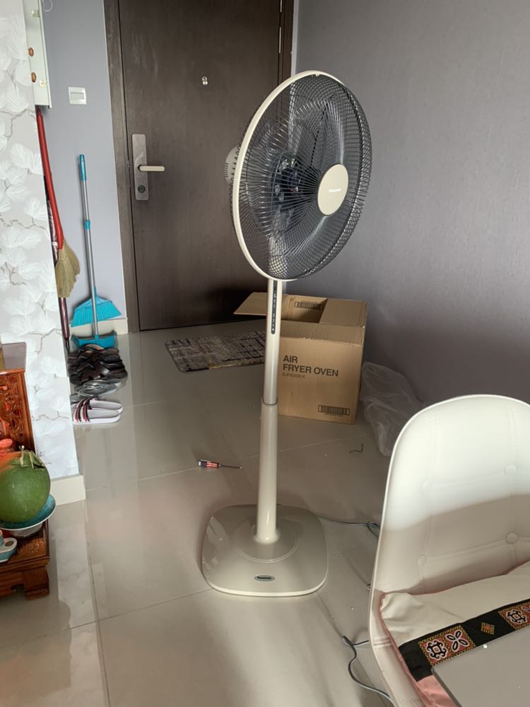 Quạt rất êm, giao hàng vui vẻ, đúng ngày, đúng màu mình thích.