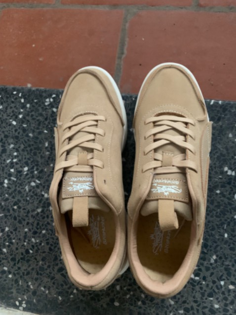 Hơi trật ,không biết tai chân to hơn hay size cảu nhà sx nhỏ hơn