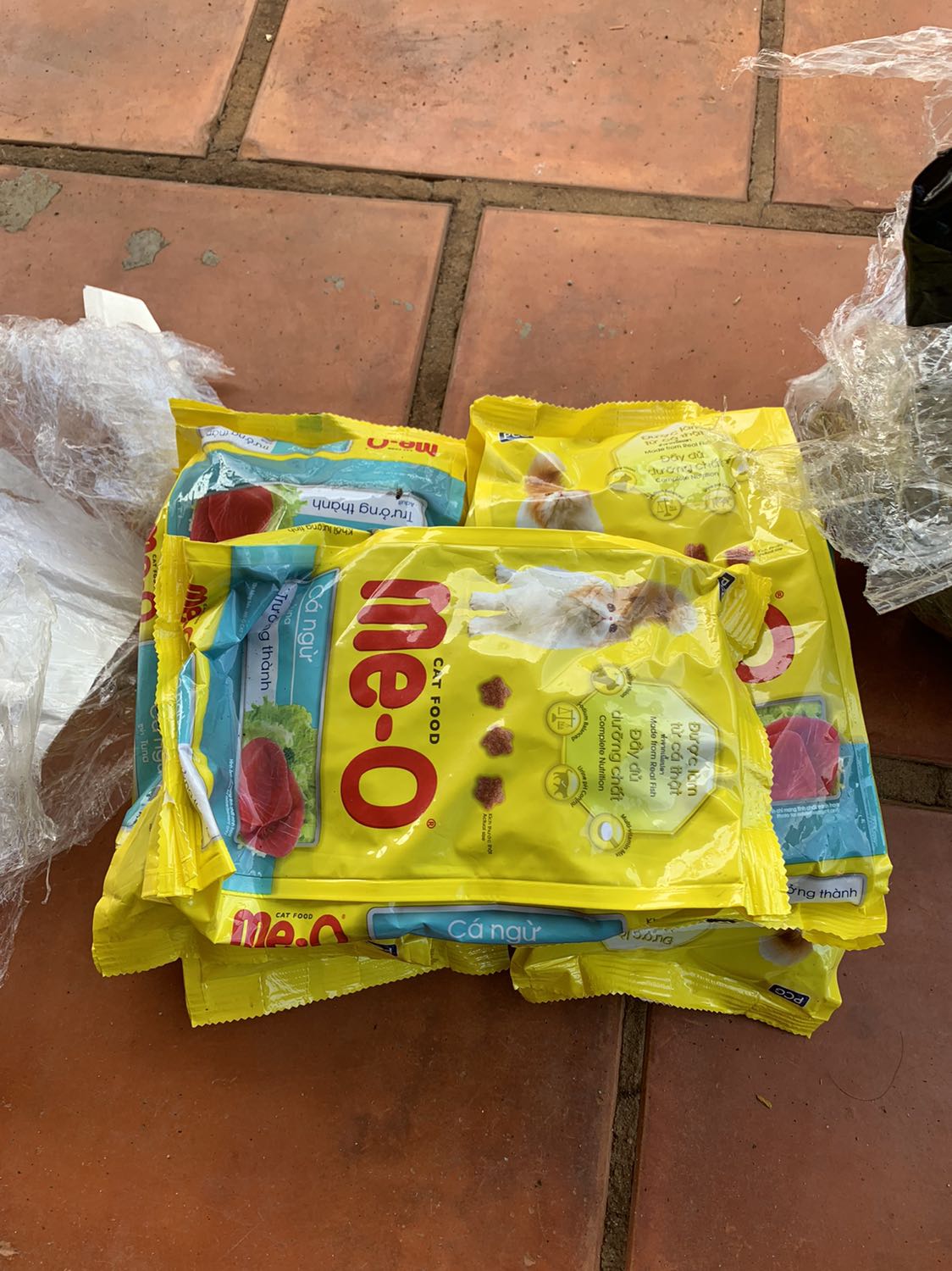 Mua một đơn gửi hai đơn, khi nhận hàng ko biết tưởng hai đơn hàng của hai chốt khác nhau nên ko kiểm tra trước , đến khi shipper đi rồi kiểm tra lại mới thấy là hai đơn hàng giống nhau. Sao đặt một đơn mà giao hai vậy shop? Bao bì đóng gói bị tét hàng đổ tứ tung hết. Mua một đơn gửi hai đơn, khi nhận hàng ko biết tưởng hai đơn hàng của hai chốt khác nhau nên ko kiểm tra trước , đến khi shipper đi rồi kiểm tra lại mới thấy là hai đơn hàng giống nhau. Sao đặt một đơn mà giao hai vậy shop? Bao bì đóng gói bị tét hàng đổ tứ tung hết.