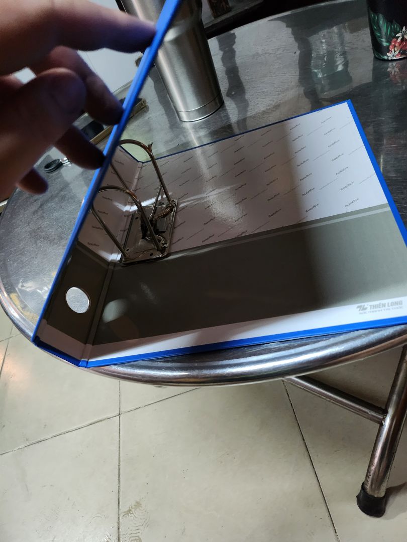 mình mua bìa nhỏ mà giao hàng mình còng của bìa lớn . giờ sp không thể nào dùng được. liên hệ người bán cả tuần không trả lời tin nhắn mình luôn. potay tiki xem lại uy tính người bán .