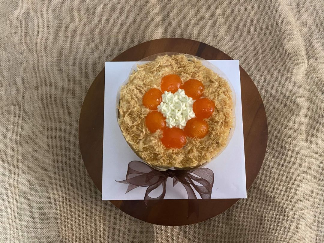 Bàn xoay rất tiện dụng, kèm bộ dao xịn sò. Cảm ơn shop, chúc shop mua may bán đắt!