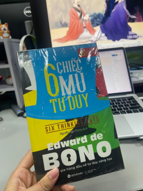 Shop giao quyển khác, báo là nhầm hàng nhưng mình vào phân loại thì cập nhật Đã hết hàng, mà ko báo khách. hôm sau phản ánh có bank số tiền thừa nhưng đánh giá 2* về hành động không trung thực