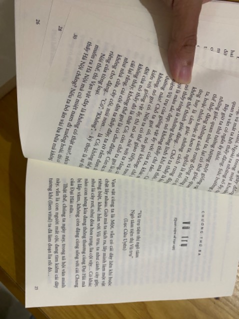 Sách in thiếu trang. Mình đọc đến trang 30 xong tiếp theo lại quay lại trang 25,26… đến 30. Sau đó lại mất tiếp 13 trang và đến luôn trang 43.