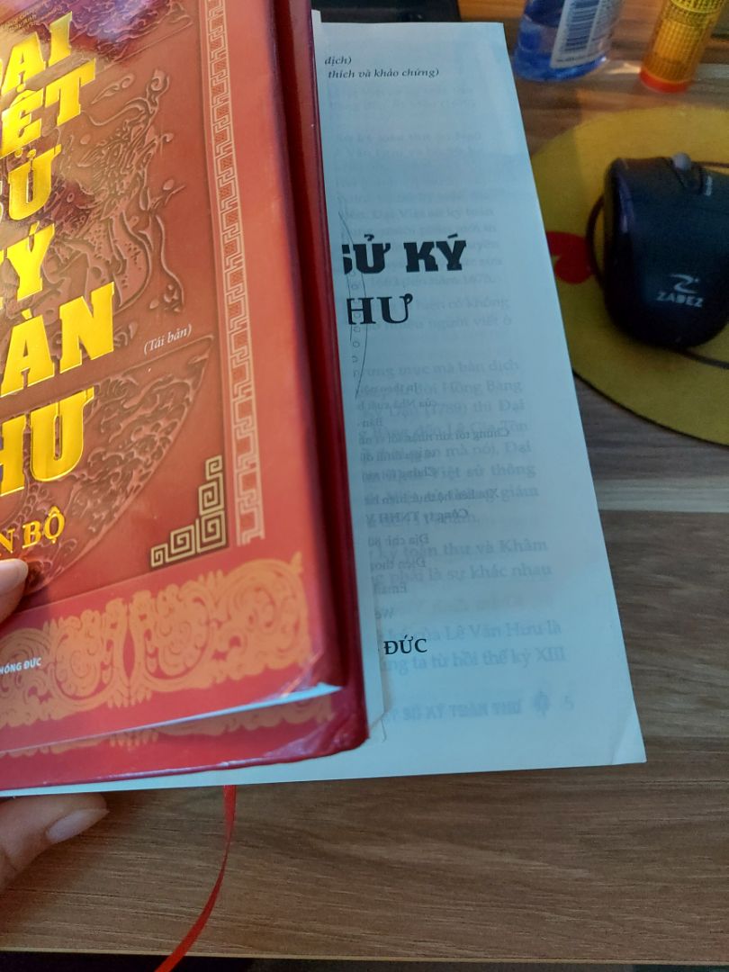 Nhận hàng mở ra mà khóc không thành tiếng. chưa bao giờ mua hàng mà gặp tình trạng này. Đã thanh toán và hàng về trước hẹn nhưng sách không còn nguyên vẹn. có thể do quá trình vận chuyển nhưng sách bọc rất sơ sài. thật sự thất vọng. Nhận hàng mở ra mà khóc không thành tiếng. chưa bao giờ mua hàng mà gặp tình trạng này. Đã thanh toán và hàng về trước hẹn nhưng sách không còn nguyên vẹn. có thể do quá trình vận chuyển nhưng sách bọc rất sơ sài. thật sự thất vọng.