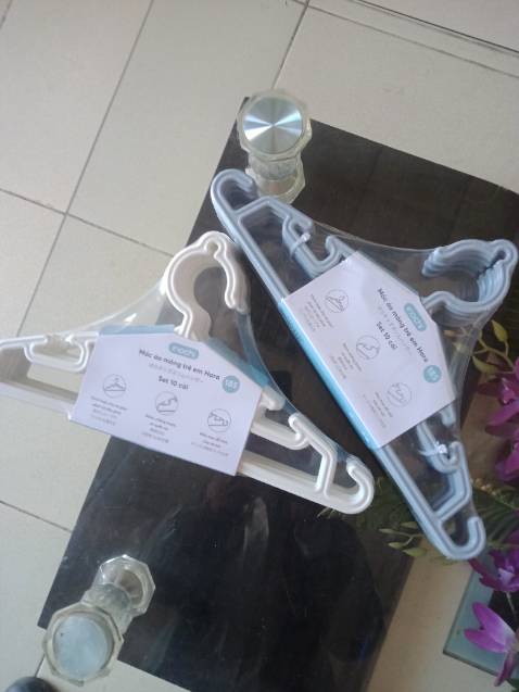 Sản phẩm được làm từ chất liệu nhựa nguyên sinh khá tốt , giá cả hợp lý , phù hợp cho việc phơi quần áo trẻ nhỏ cũng như phơi đồ lót người lớn ! Shop đóng gói cẩn thận , giao đúng giao đủ số lượng màu sắc , tôi rất hài lòng phong cách bán hàng trân thiện của shop . Thay lời muốn nói xin dành tặng shop 5 SAO và trân trọng cảm ơn !